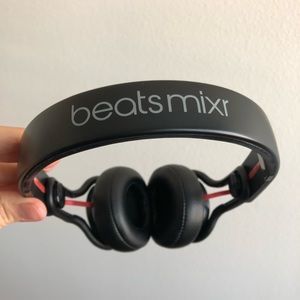 Like new! Beats by Dr. Dre Beats Mixr DJ Headphones with Case & Detachable Cable